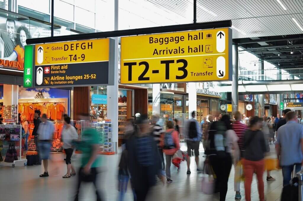 دليلك الشامل لاسترداد ضريبة القيمة المضافة للسياح: الشروط والإجراءات والمتطلبات airport, airline, air traffic-384562.jpg